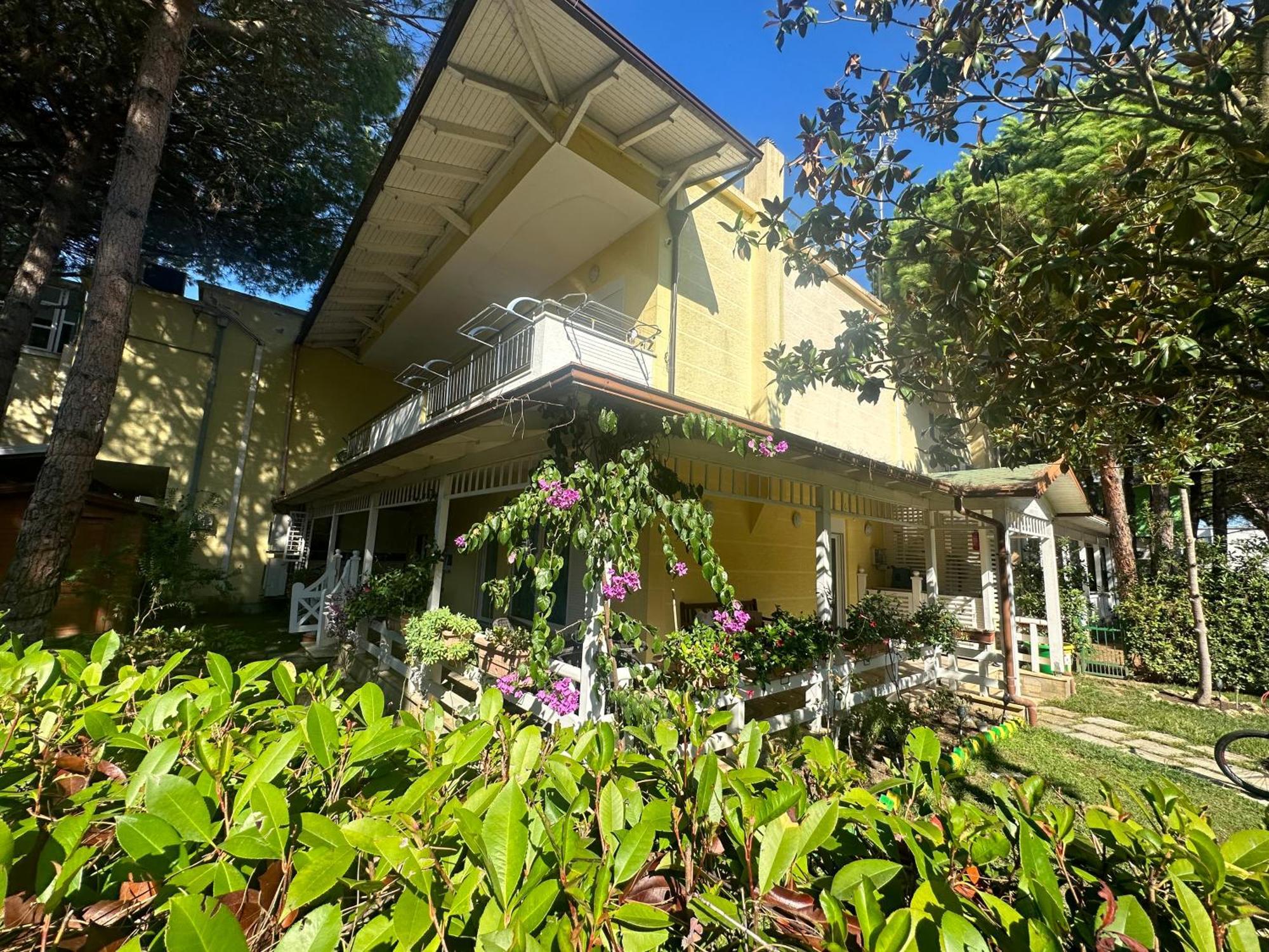 Villa Shera
